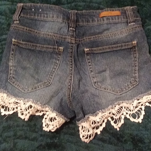 Almost famous - Picture 2 of 2